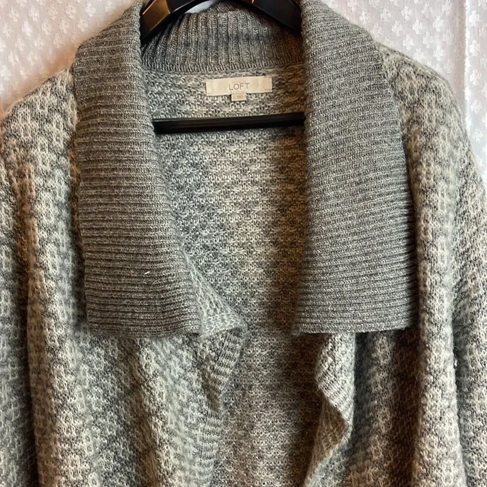 Anne Taylor LOFT gray sweater - size Large - Picture 4 of 9